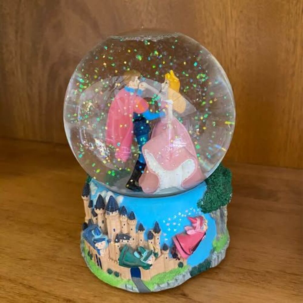 Enesco Disney Sleeping Beauty Snowglobe